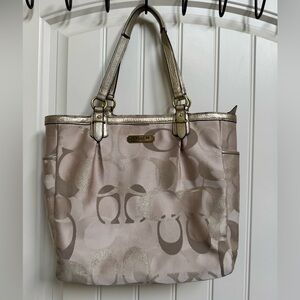 Coach Optic Signature Gold Gallery Tote C1261-D19675. 14” by 12” 2.5”